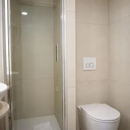 Brit Confort Roissy 3*