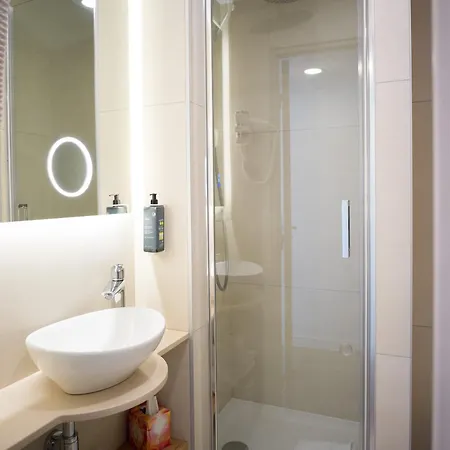 Hotel Brit Confort Roissy 3*